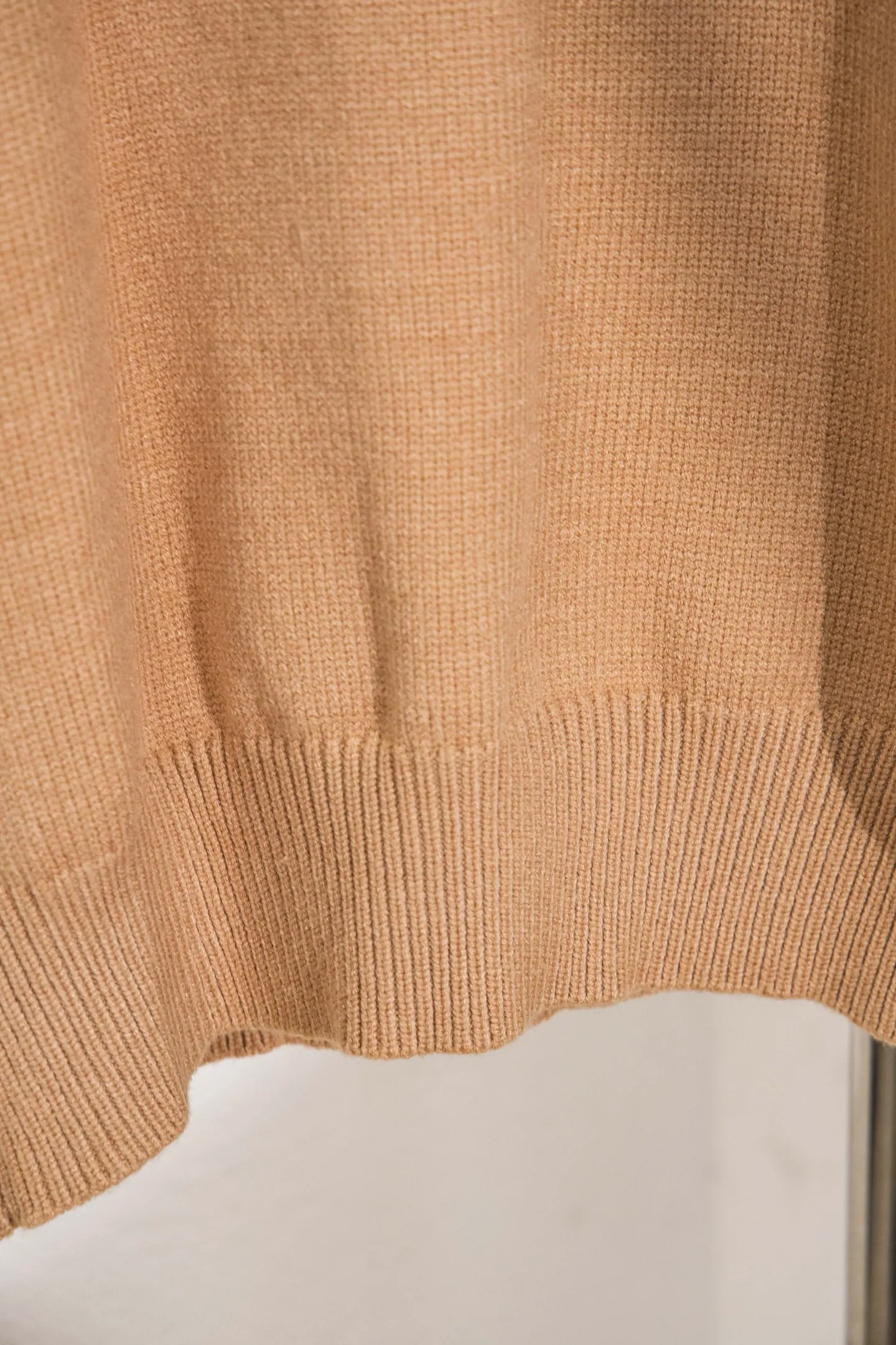 P210 Style number: Y197 Ralph Lauren men's crew neck sweater men's hemp flower original collar sweater. The version is really good-looking. It can be worn alone or as a jacket to be worn inside or outside. The upper body shows personal fashion charm. Four colors are available. The same style for men and women. A must-see item for new summer products. Tag, hanging grain, washed, packaging bag, full set of accessories. Very good appearance. Super exquisite workmanship. Size: S-XL